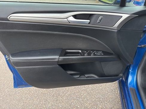 Used 2017 Ford Fusion SE FWD image 14