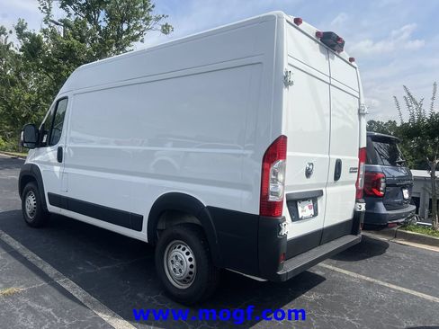 Used 2025 RAM ProMaster 2500 w/ Convenience Group FWD image 2