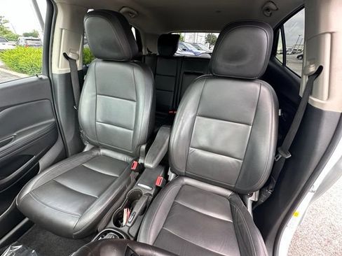 Used 2017 Buick Encore Essence FWD image 28
