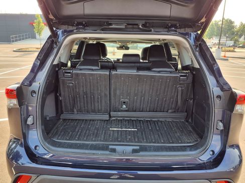 Used 2023 Toyota Highlander XLE FWD image 26