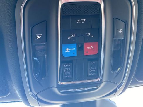 New 2025 Jeep Grand Cherokee Altitude image 34