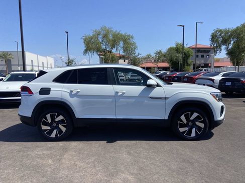 Used 2025 Volkswagen Atlas Cross Sport SE FWD image 2