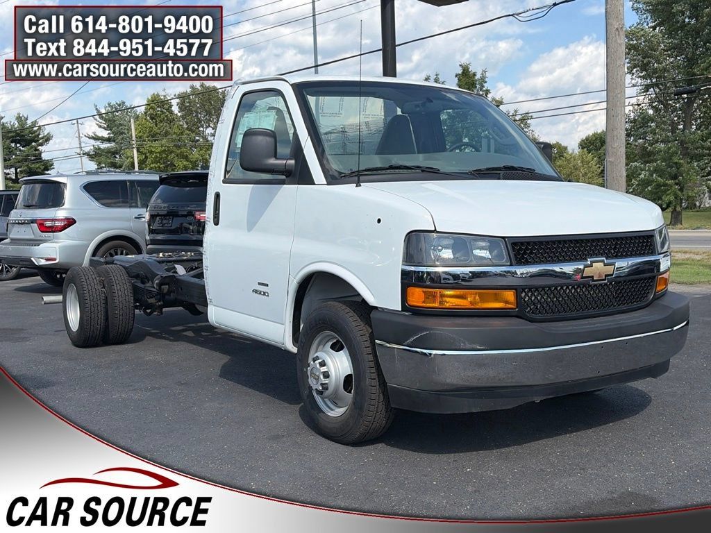 Used 2023 Chevrolet Express 4500 w/ Ambulance Package RWD image 3