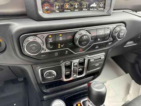 Used 2022 Jeep Gladiator Willys image 29