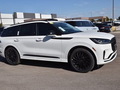 New 2026 Lincoln Aviator Reserve w/ Luxury Package image 11