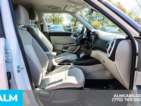 Used 2025 Kia Soul LX FWD image 19