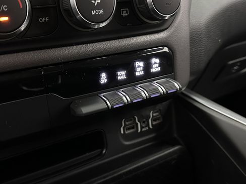 Used 2020 RAM 1500 Big Horn RWD image 16