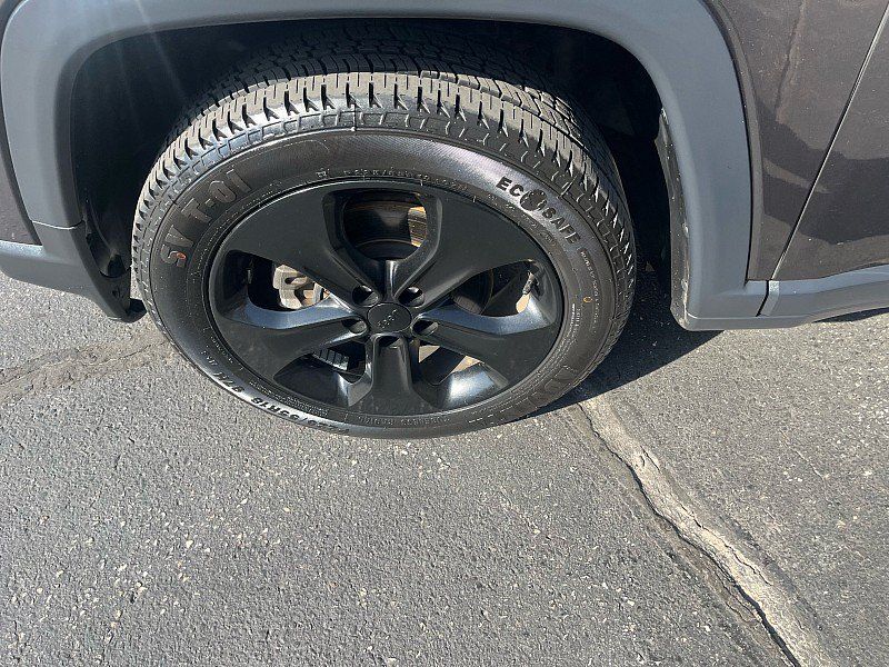 Used 2018 Jeep Compass Latitude w/ Popular Equipment Group AWD/4WD image 13