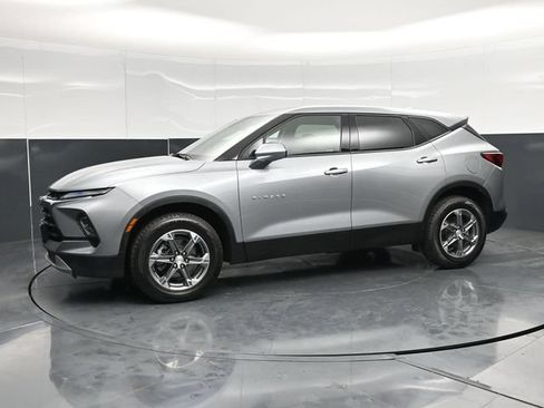 Used 2025 Chevrolet Blazer LT FWD image 7