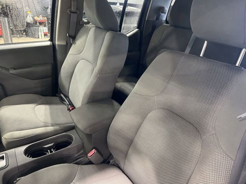 Certified 2018 Nissan Frontier SV image 5