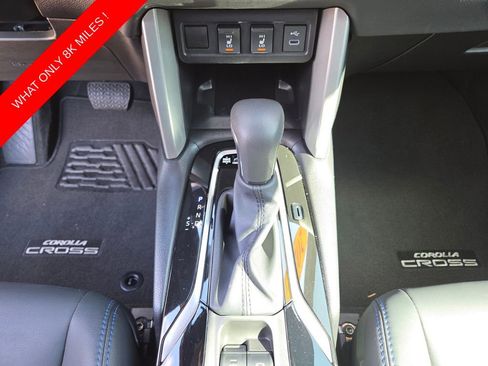 Used 2025 Toyota Corolla Cross AWD Hybrid w/ Convenience Package image 28