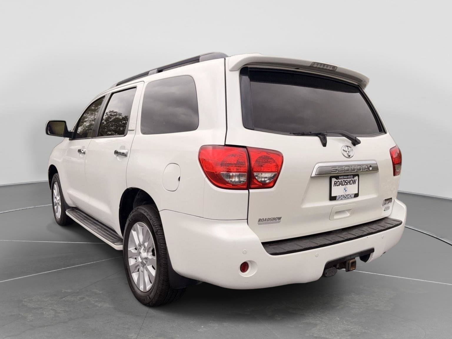 Used 2016 Toyota Sequoia Platinum AWD/4WD image 3