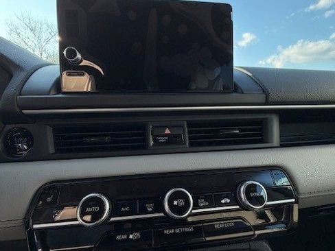 New 2025 Honda Pilot EX-L image 5