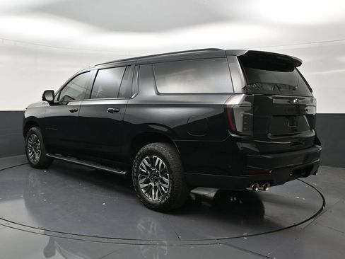 Used 2025 Chevrolet Suburban Z71 w/ Comfort Package AWD/4WD image 3