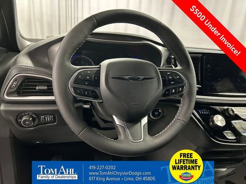 New 2026 Chrysler Pacifica Select image 13