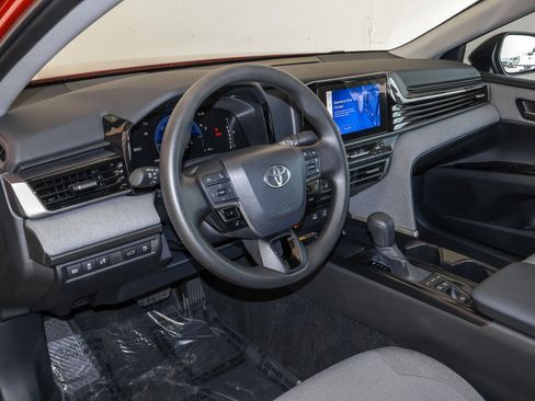 Used 2025 Toyota Camry LE FWD image 21