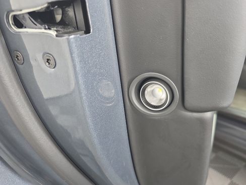 Used 2024 Rivian R1S Adventure AWD/4WD image 32