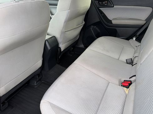 Used 2017 Subaru Forester 2.5i Premium image 11