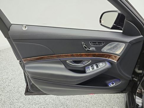 Used 2015 Mercedes-Benz S 550 Sedan image 14