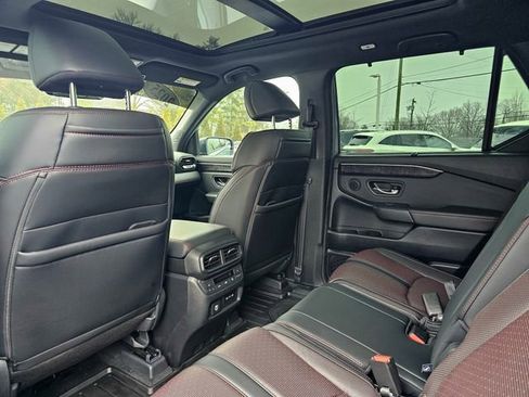 Used 2025 Honda Pilot Black Edition image 26