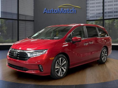 Used 2024 Honda Odyssey Touring image 3