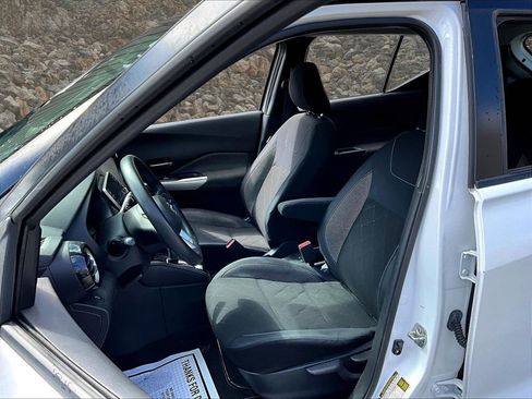 Used 2018 Nissan Kicks SV image 23