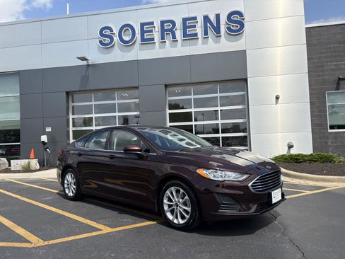 Used 2019 Ford Fusion SE FWD image 1