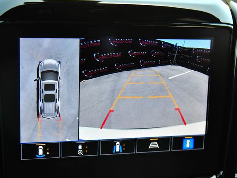 Used 2023 Chevrolet Traverse LT FWD image 19