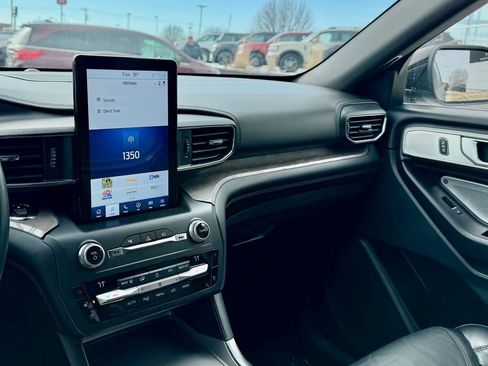 Used 2020 Ford Explorer Platinum w/ Premium Technology Package image 22
