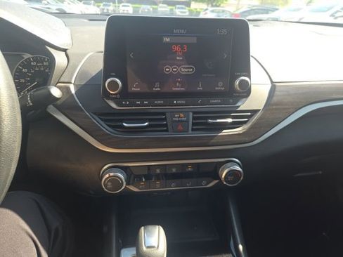 Used 2024 Nissan Altima 2.5 SV image 11