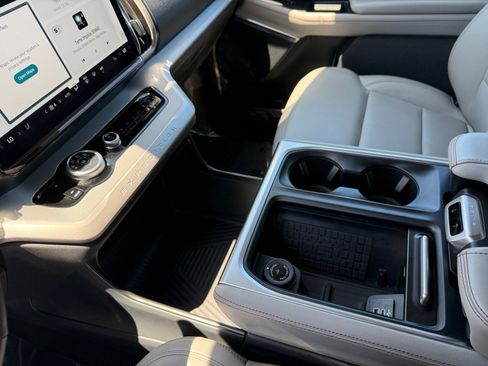 Certified 2025 Ford Expedition Active AWD/4WD image 13