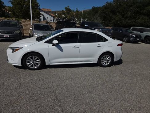Used 2024 Toyota Corolla LE w/ LE Convenience Package FWD image 2