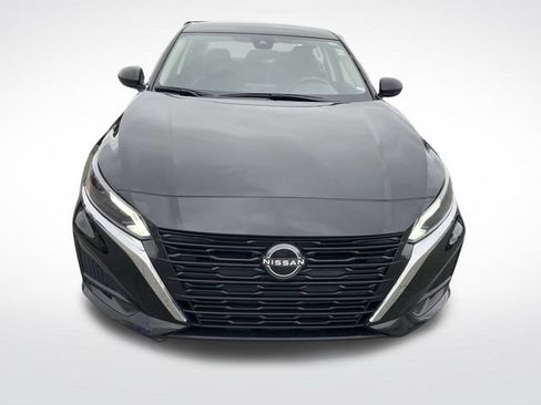 Used 2024 Nissan Altima 2.5 SV FWD image 11