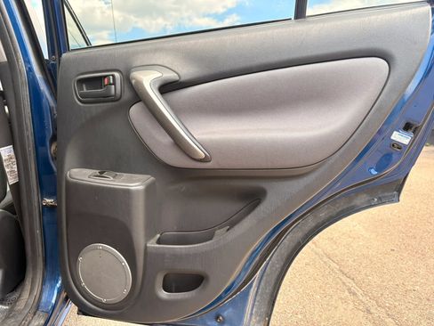Used 2004 Toyota RAV4 4WD image 9