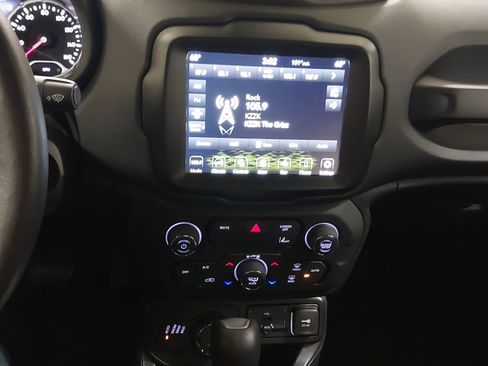 Used 2022 Jeep Renegade Altitude w/ Convenience Group AWD/4WD image 21