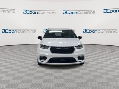 New 2026 Chrysler Pacifica Select