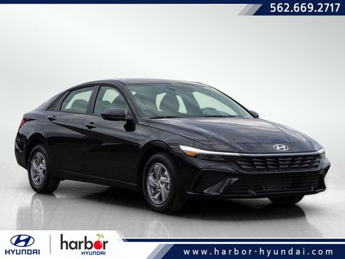 New 2026 Hyundai Elantra SE image 1