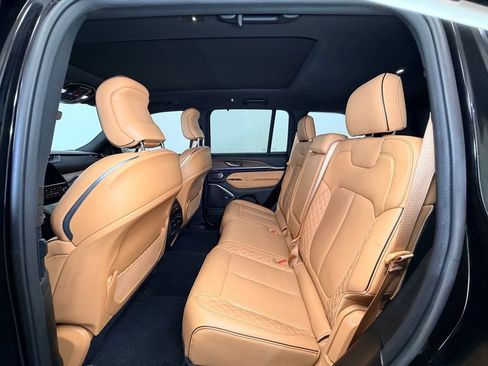 Used 2022 Jeep Grand Cherokee Summit w/ Luxury Tech Group V AWD/4WD image 5