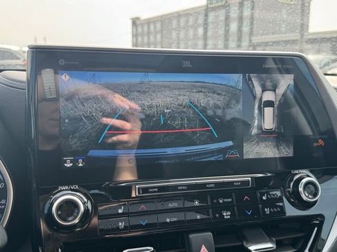 Used 2022 Toyota Highlander Platinum image 5