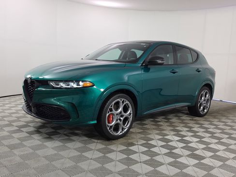 Used 2025 Alfa Romeo Tonale Tributo Italiano AWD/4WD image 3