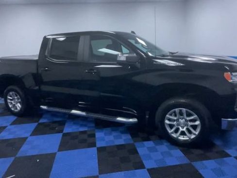 Used 2023 Chevrolet Silverado 1500 LT AWD/4WD image 2
