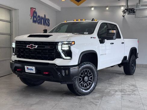 Certified 2024 Chevrolet Silverado 2500 ZR2 AWD/4WD image 2