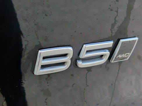 Used 2025 Volvo XC40 B5 Core image 14