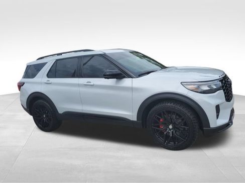 Used 2026 Ford Explorer ST-Line w/ ST-Line Street Pack AWD/4WD image 3