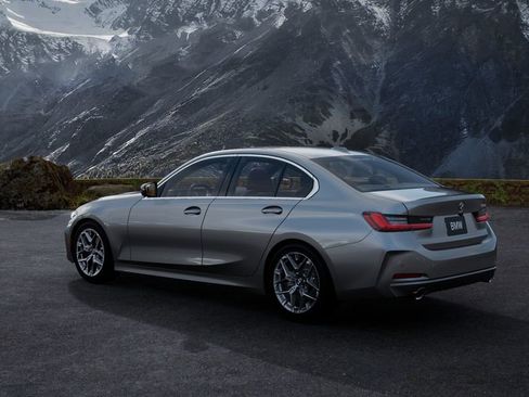 Used 2025 BMW 330i Sedan w/ Premium Package image 30