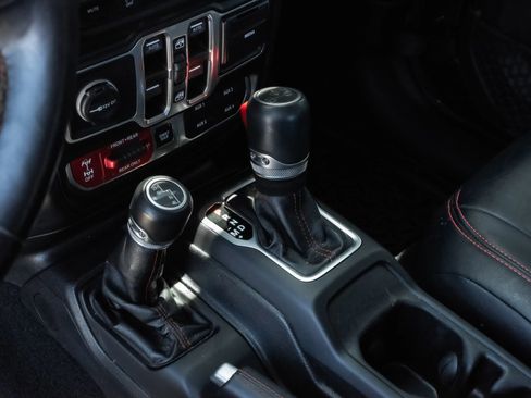 Used 2018 Jeep Wrangler Unlimited Rubicon w/ Dual Top Group image 12