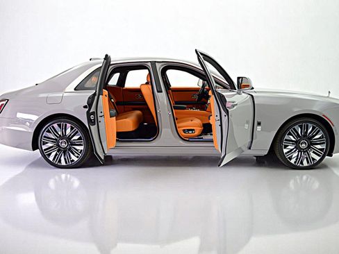 Used 2025 Rolls-Royce Ghost AWD/4WD image 19