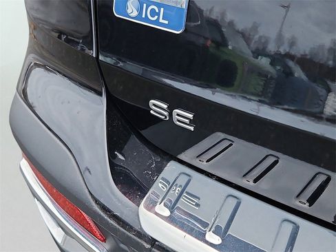 Used 2024 Volkswagen Taos SE image 12