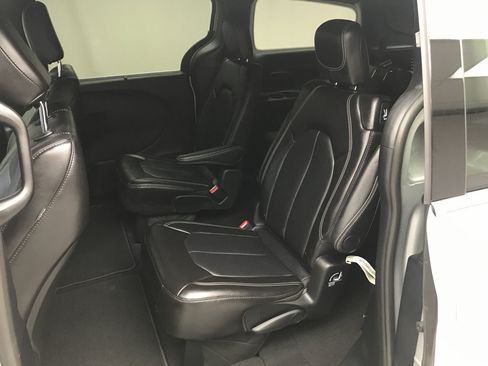 Used 2026 Chrysler Pacifica Select FWD image 16