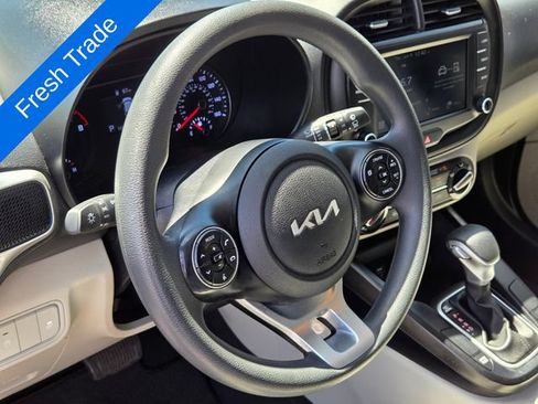 Used 2022 Kia Soul LX FWD image 18